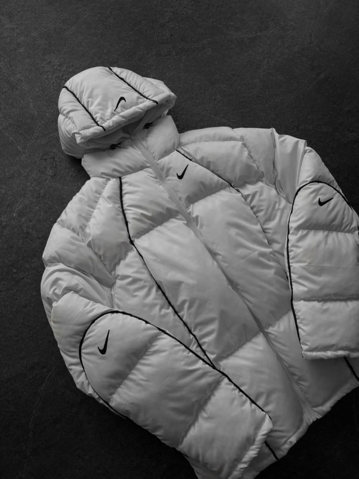 Kapüşonlu Beyaz NK Biyeli Mont – Diddy Studios oversize mont (detay 3)