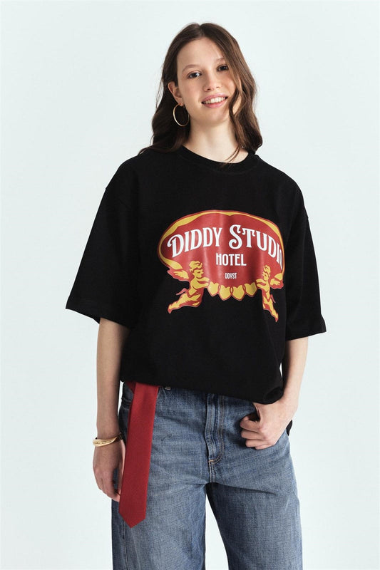 Dıddy Studio Hotel Premium Baskılı Oversize Tshırt – Diddy Studios oversize t-shirt (detay 2)